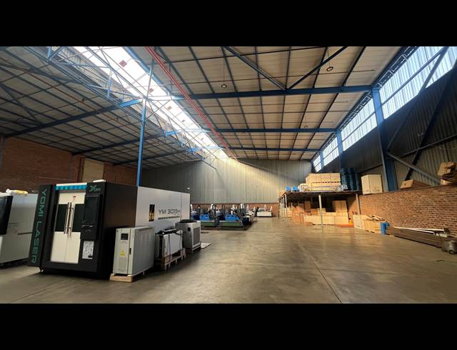 2,169M² WAREHOUSE TO LET IN SPARTAN